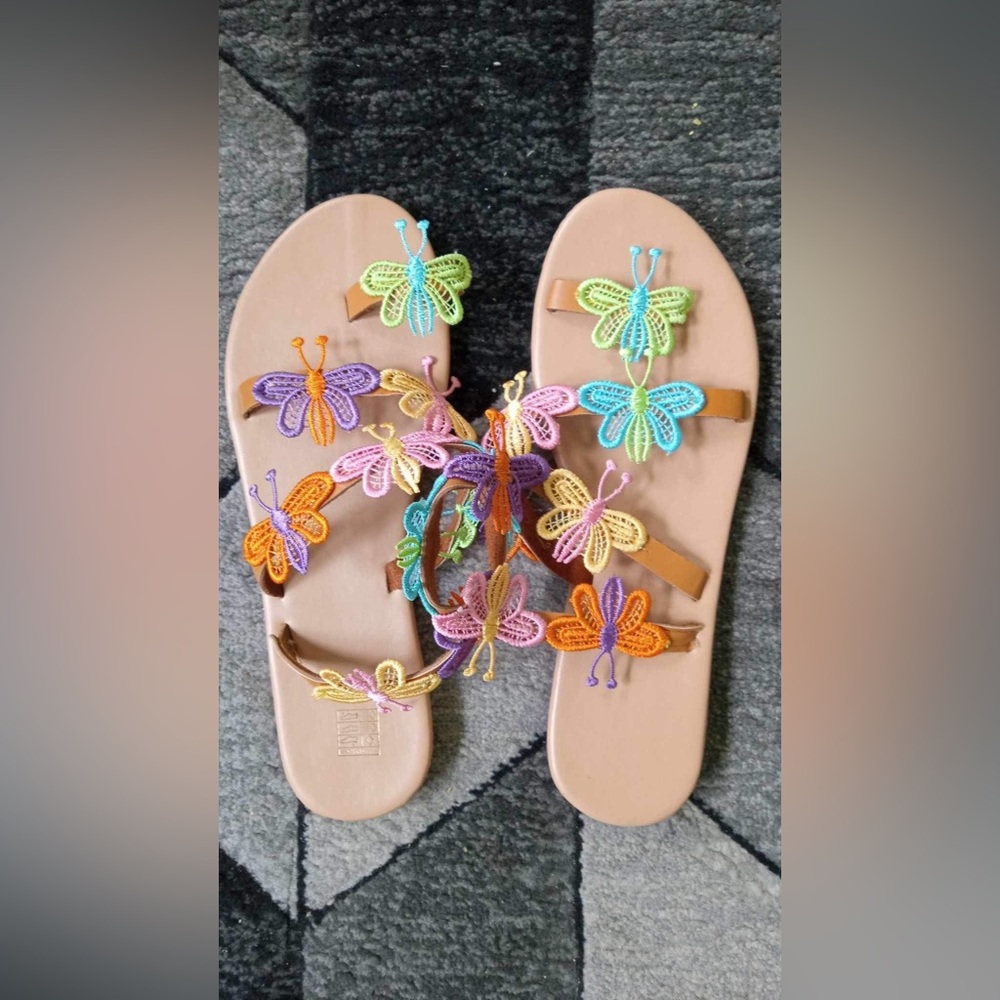 Size 9 sandals never worn